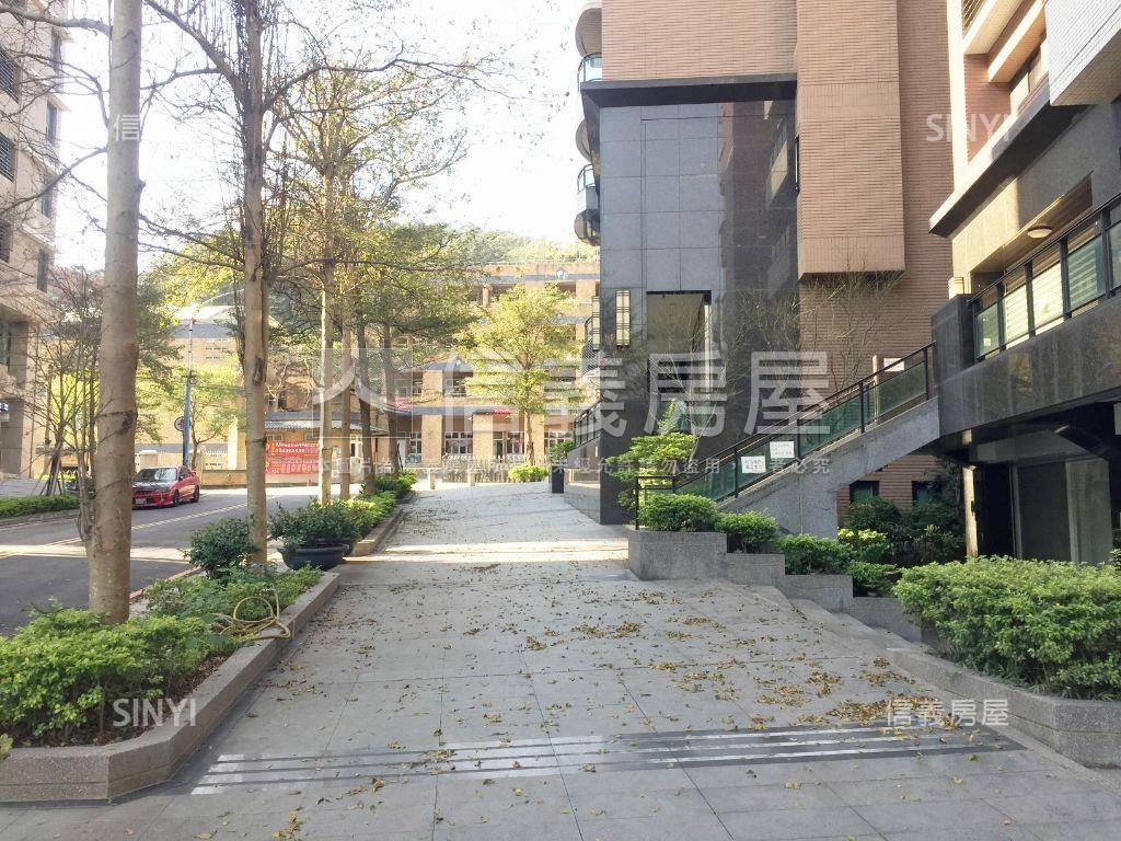 稀有龍鳳學院兩房車位房屋室內格局與周邊環境