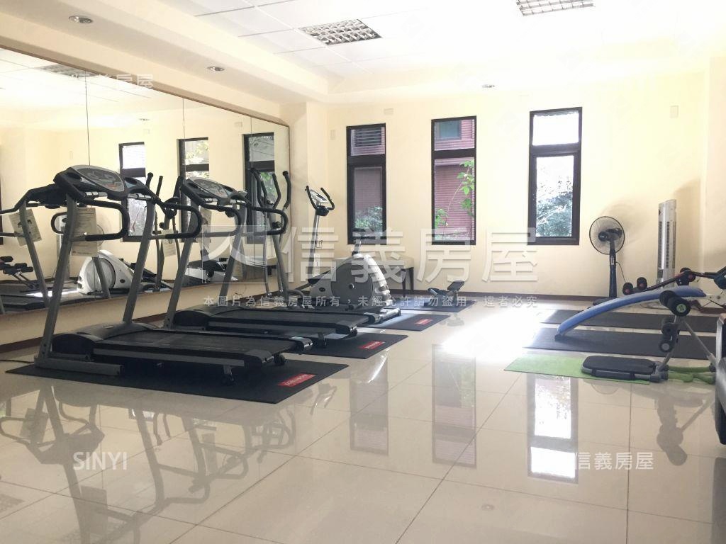 稀有龍鳳學院兩房車位房屋室內格局與周邊環境