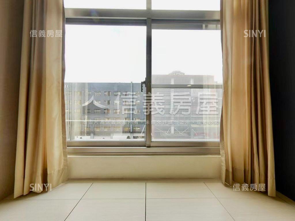 ＭＯＭＡ無車位挑高小豪邸房屋室內格局與周邊環境