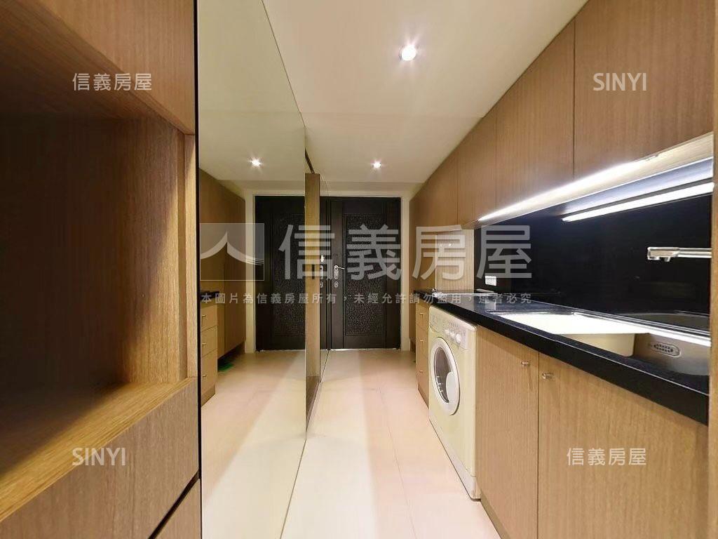 ＭＯＭＡ無車位挑高小豪邸房屋室內格局與周邊環境