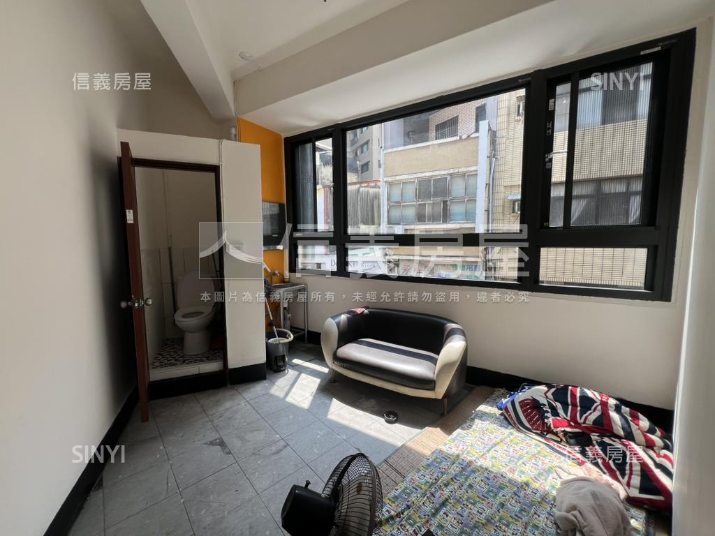 衛民街面寬１１米透天店面房屋室內格局與周邊環境