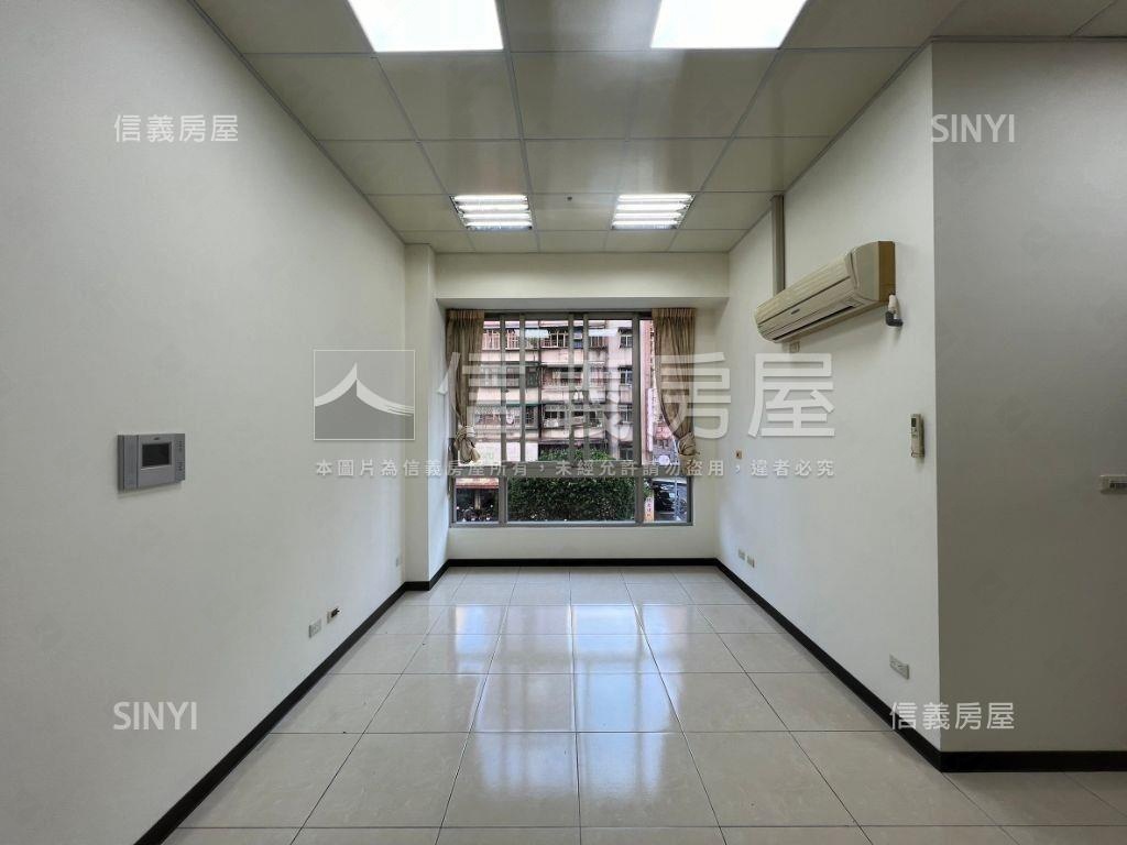 自由年代．公園邊間大兩房房屋室內格局與周邊環境