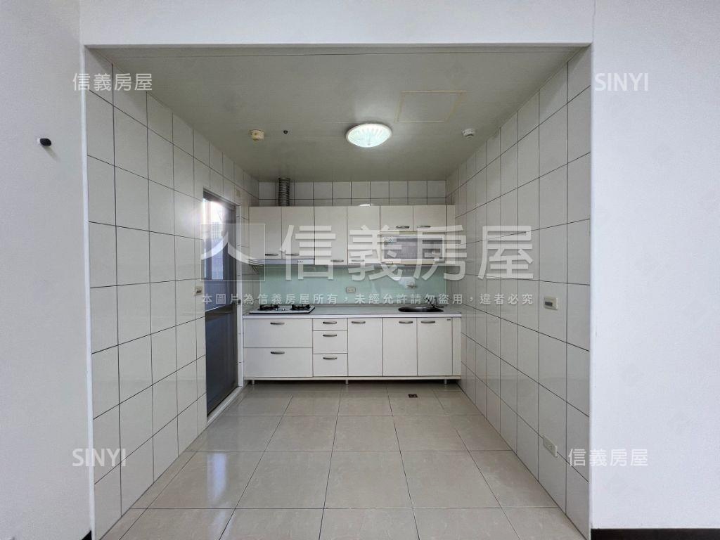 自由年代．公園邊間大兩房房屋室內格局與周邊環境