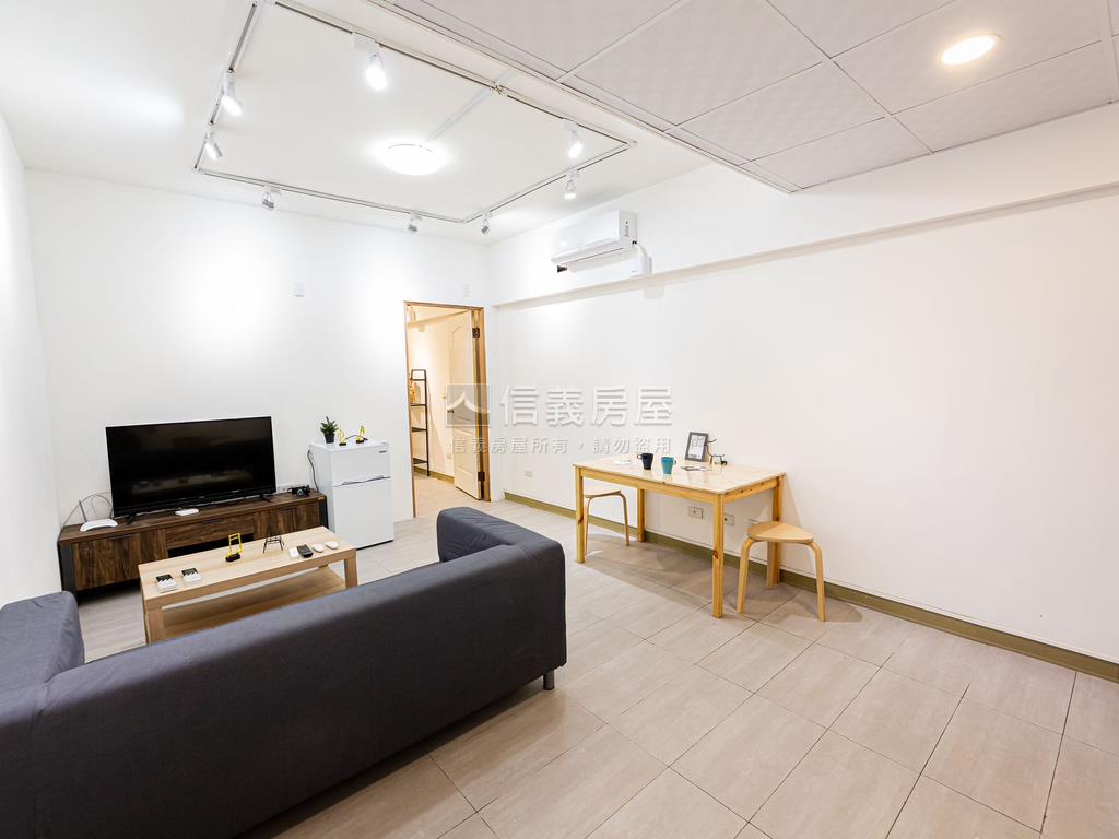 頂美一街角窗透天房屋室內格局與周邊環境