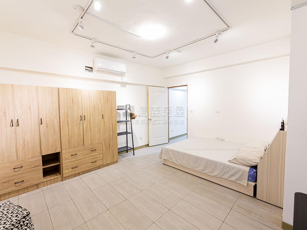 頂美一街角窗透天房屋室內格局與周邊環境