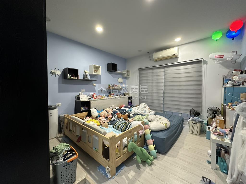 頂美一街角窗透天房屋室內格局與周邊環境
