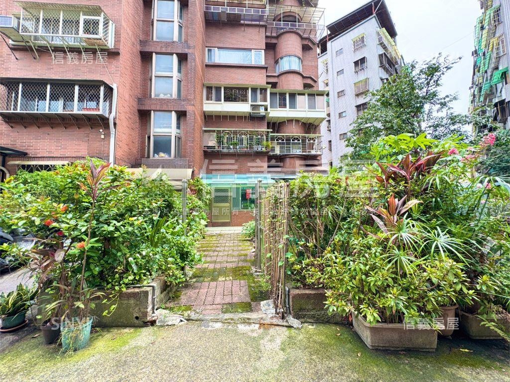 捷運邊間清幽一樓庭院房屋室內格局與周邊環境
