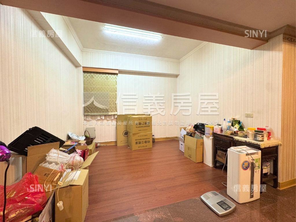 捷運邊間清幽一樓庭院房屋室內格局與周邊環境