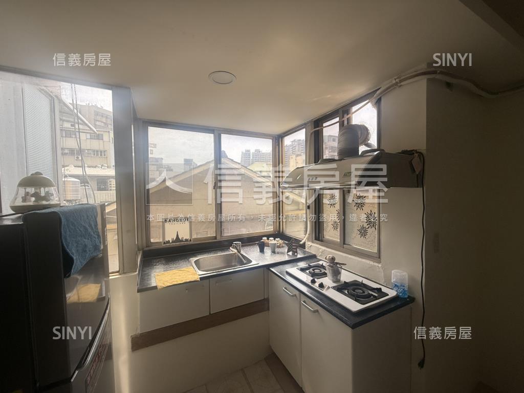 國豐街稀有衛浴開窗三樓寓房屋室內格局與周邊環境
