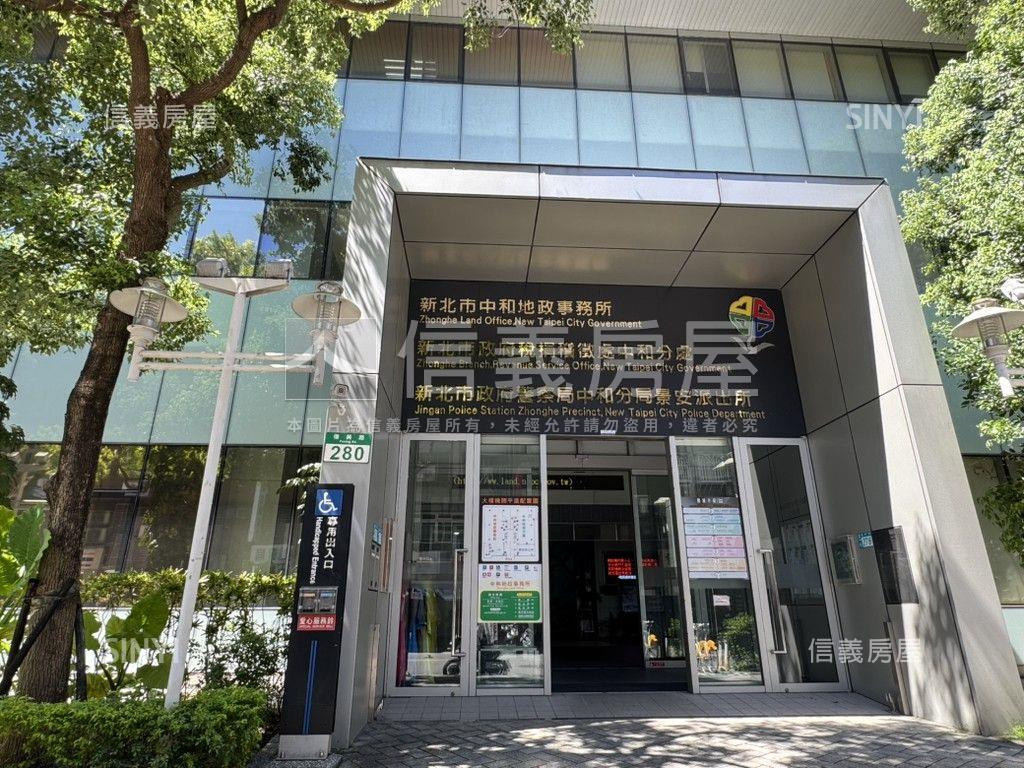南方之星甲梯車位房屋室內格局與周邊環境