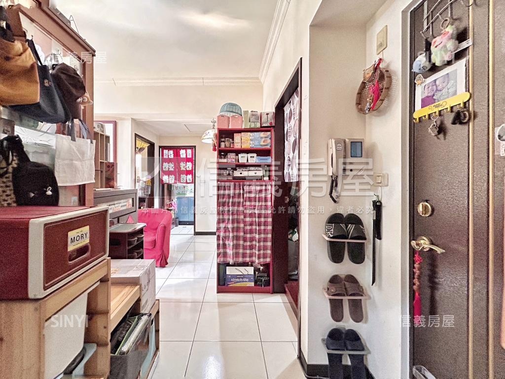 專任十八甲特級三房車位房屋室內格局與周邊環境