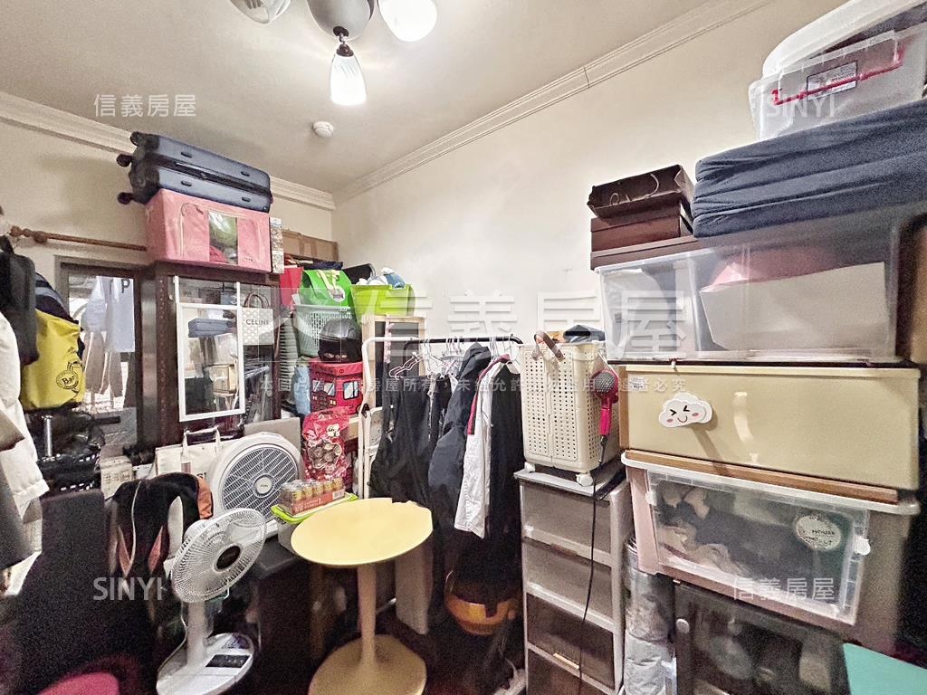 專任十八甲特級三房車位房屋室內格局與周邊環境