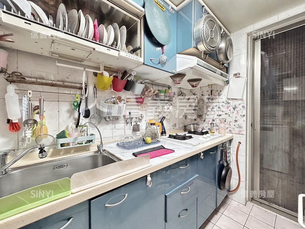 專任十八甲特級三房車位房屋室內格局與周邊環境