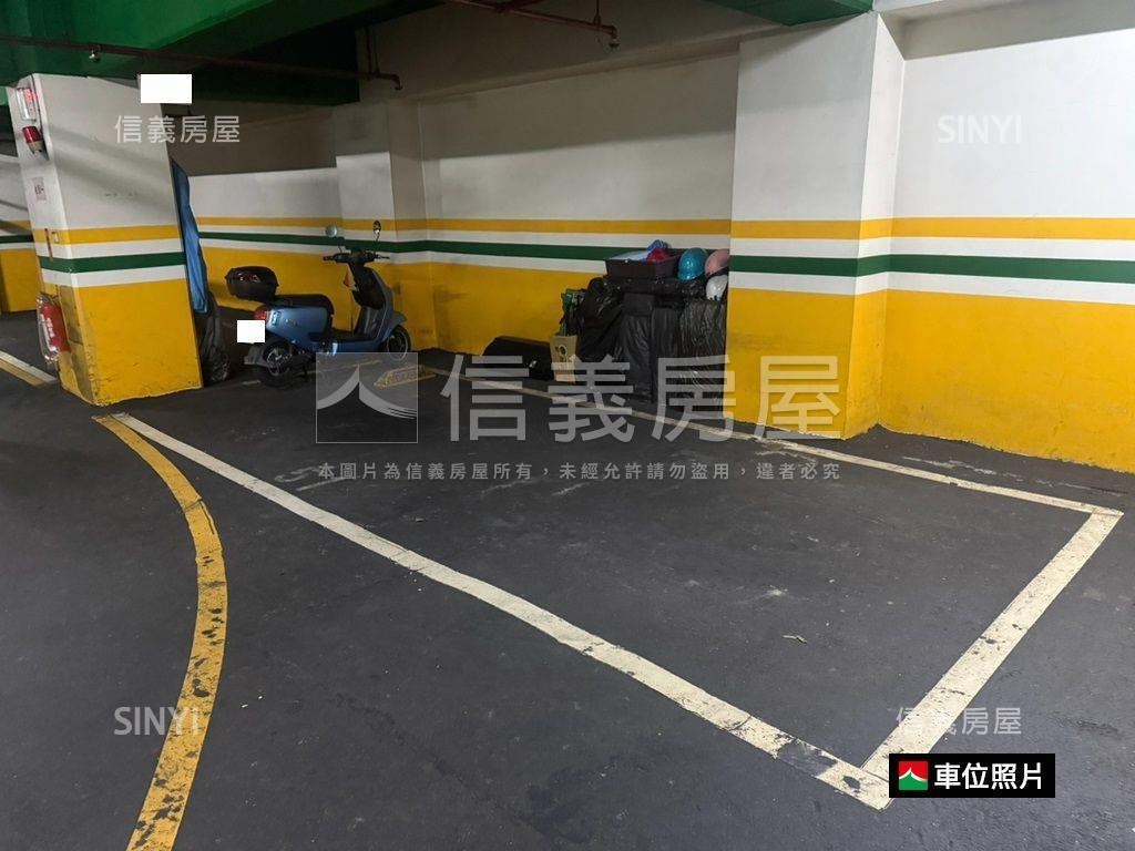 專任十八甲特級三房車位房屋室內格局與周邊環境