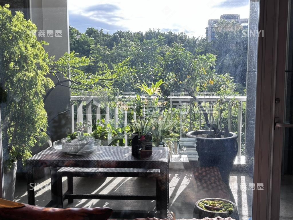 仰哲面公園景觀露臺戶房屋室內格局與周邊環境