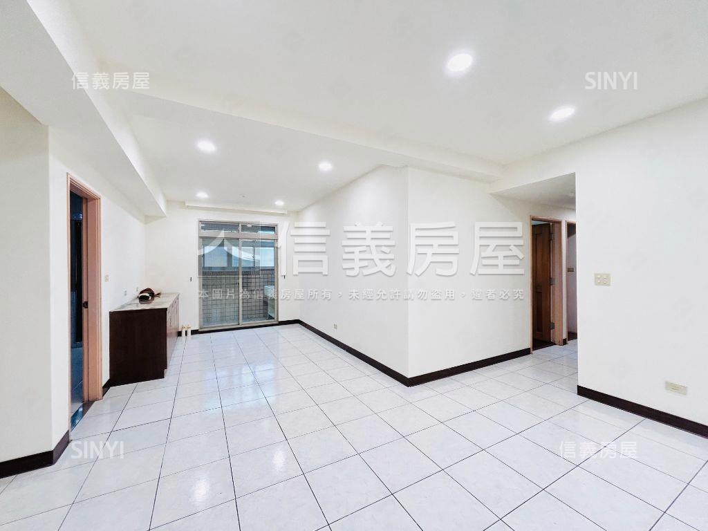 先看這間房價２字頭房屋室內格局與周邊環境