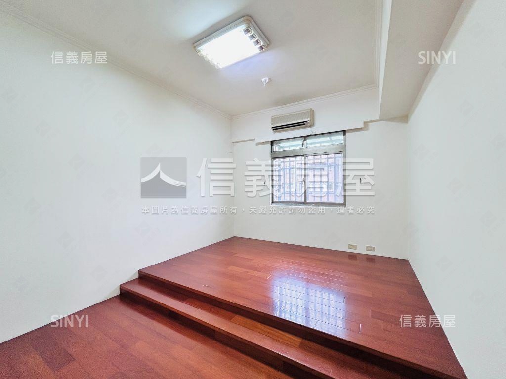 先看這間房價２字頭房屋室內格局與周邊環境