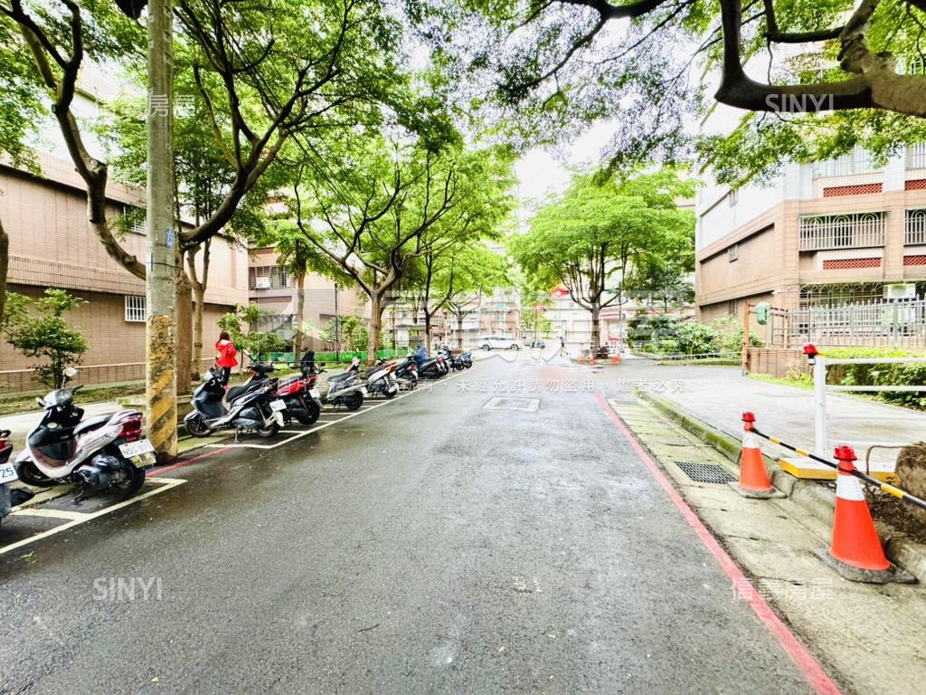 先看這間房價２字頭房屋室內格局與周邊環境
