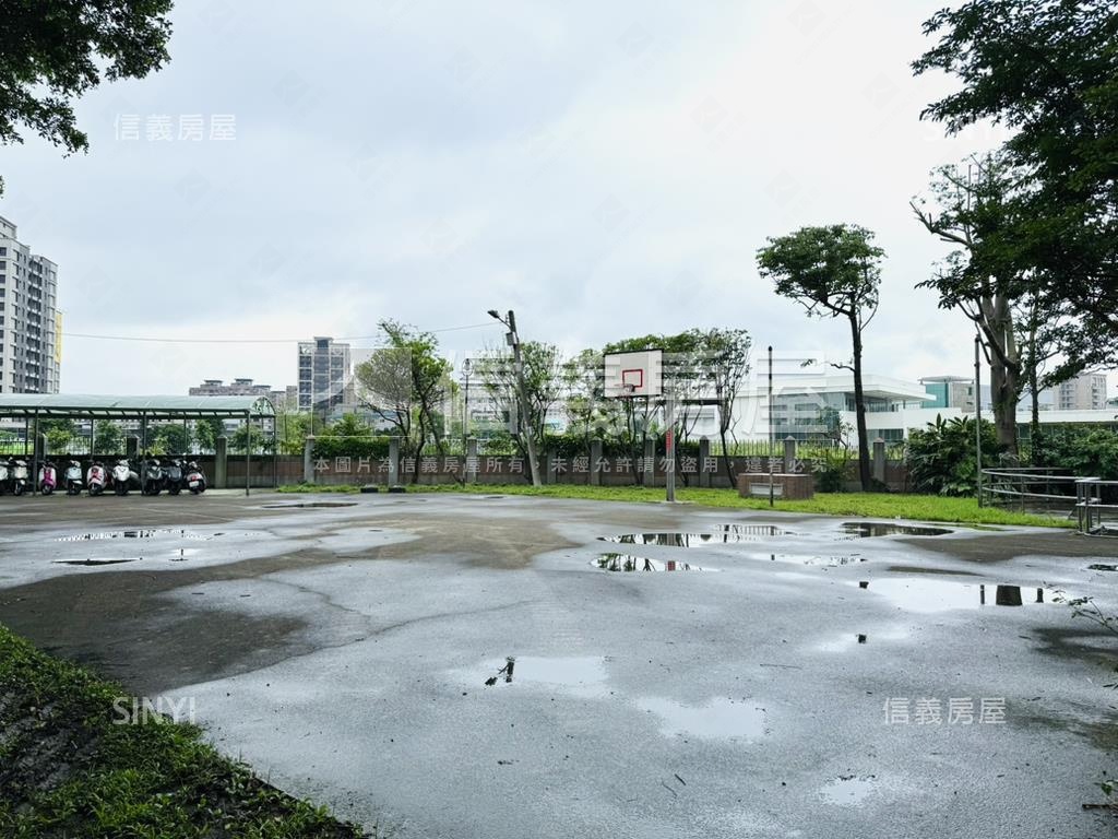先看這間房價２字頭房屋室內格局與周邊環境
