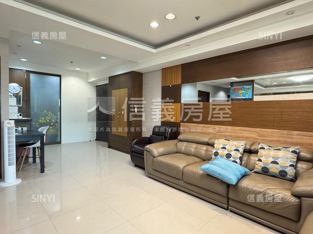 陽光情人採光三房平車房屋室內格局與周邊環境