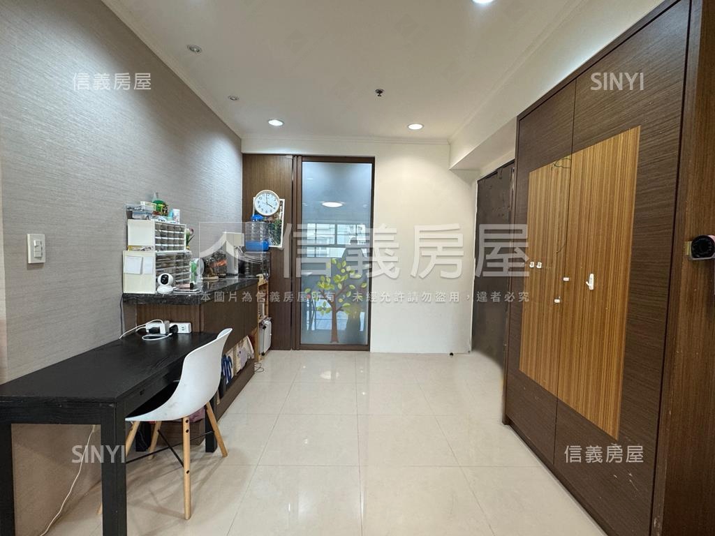 陽光情人採光三房平車房屋室內格局與周邊環境