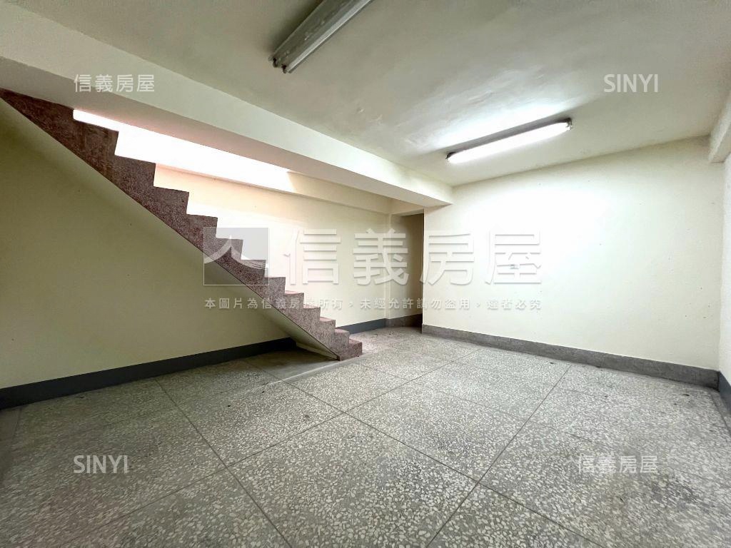 正大業路大面寬透天金店面房屋室內格局與周邊環境