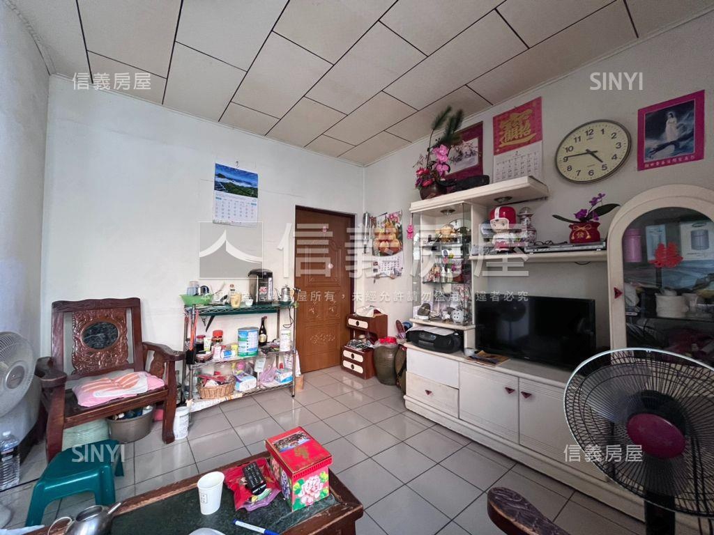 一中商業透天店面房屋室內格局與周邊環境