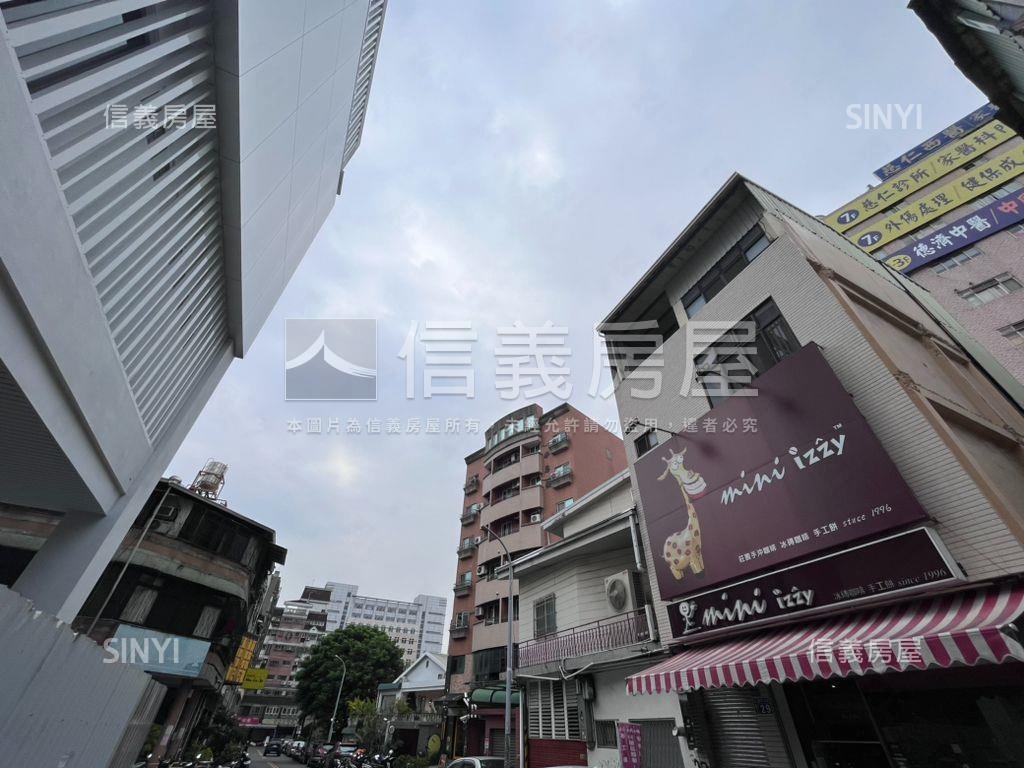 一中商業透天店面房屋室內格局與周邊環境
