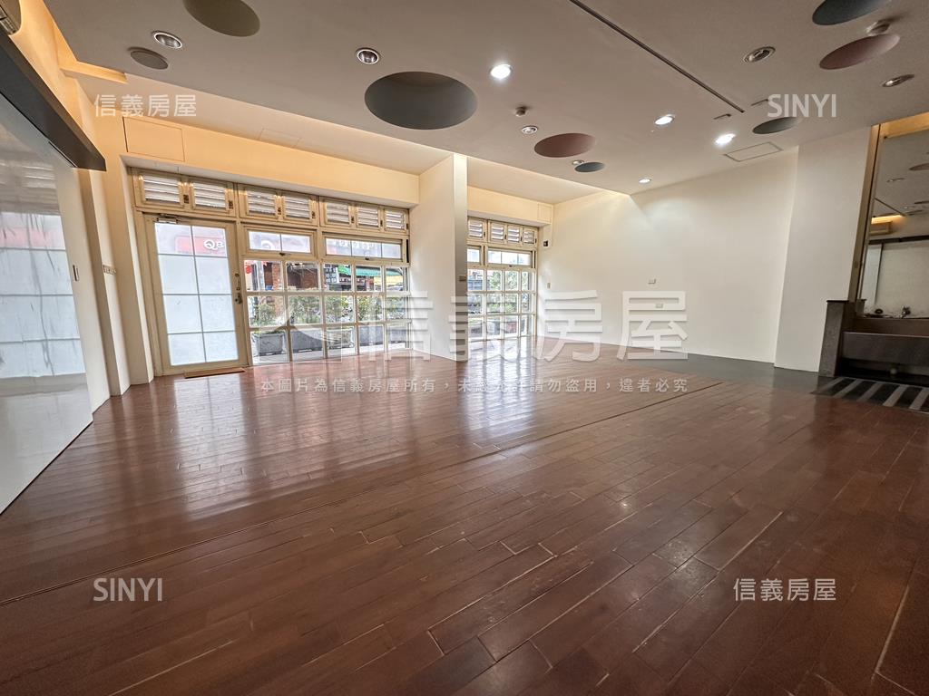 正八德街。面寬金店面房屋室內格局與周邊環境