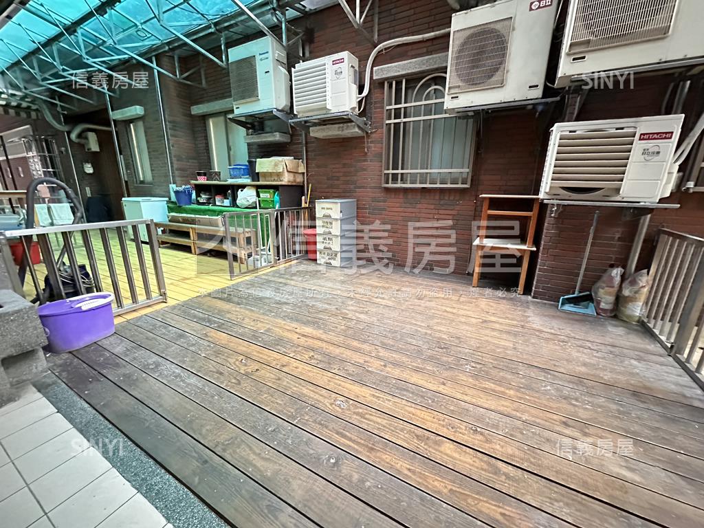 正八德街。面寬金店面房屋室內格局與周邊環境