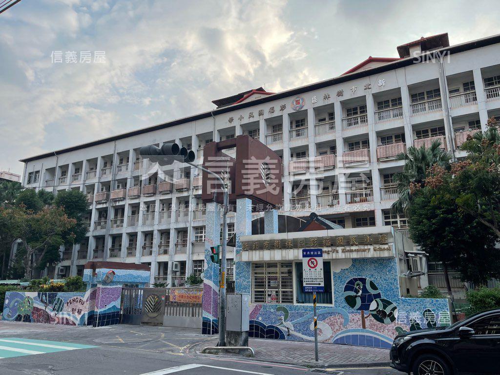 正八德街。面寬金店面房屋室內格局與周邊環境