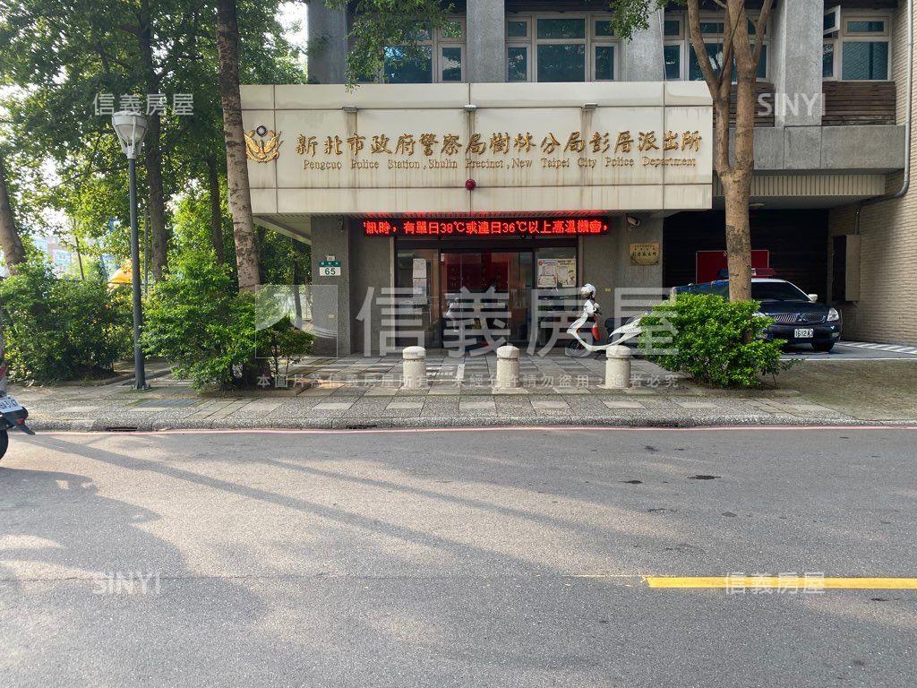 正八德街。面寬金店面房屋室內格局與周邊環境