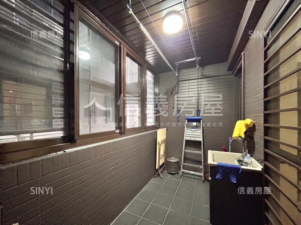 ☆都峰苑●新莊名宅雙車位房屋室內格局與周邊環境