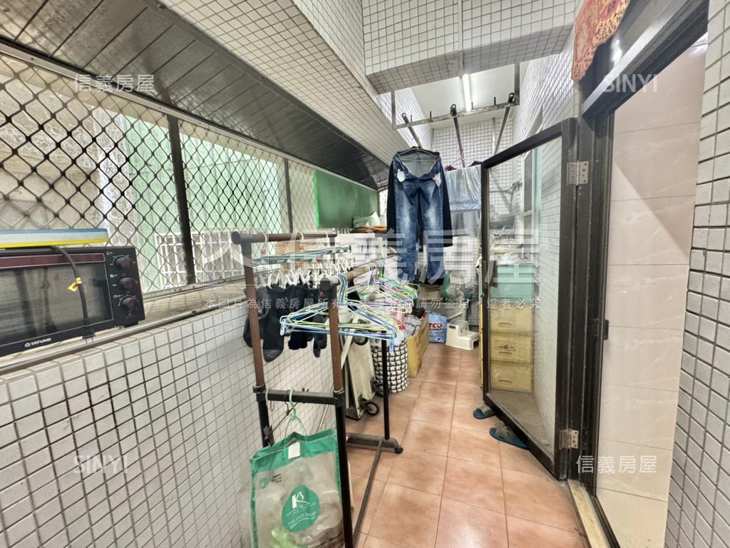 近捷運鳳山站整理三房房屋室內格局與周邊環境