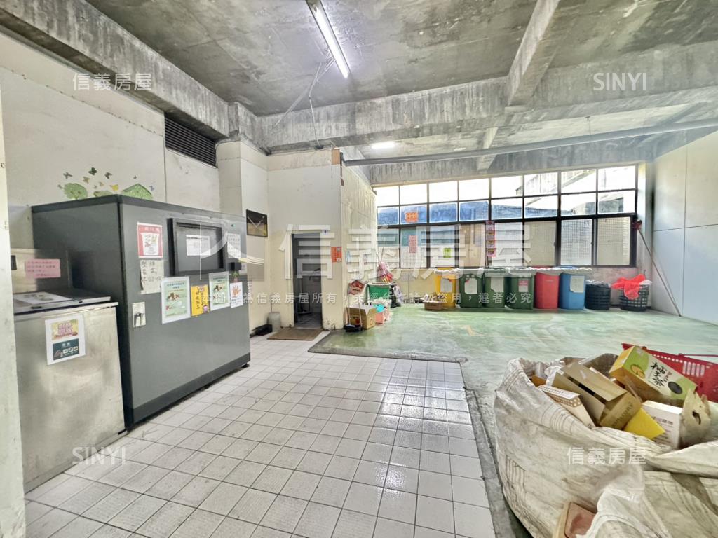近捷運鳳山站整理三房房屋室內格局與周邊環境