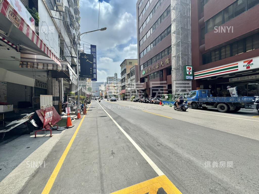 近捷運鳳山站整理三房房屋室內格局與周邊環境