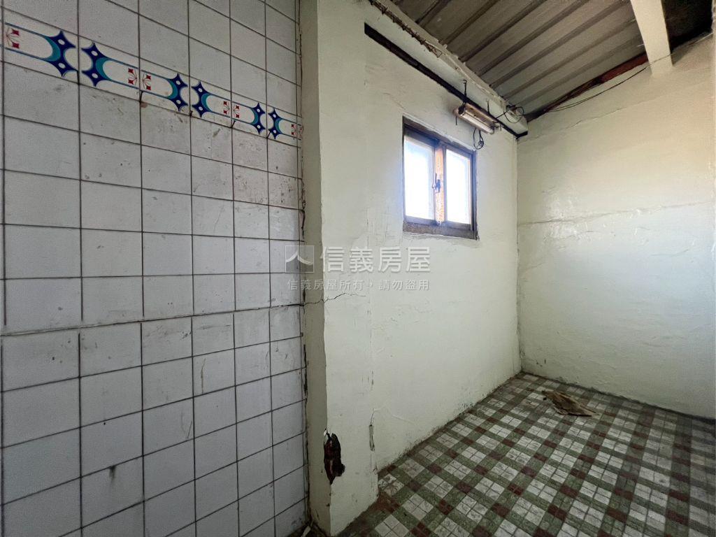 免爬樓梯仁愛街公寓頂加房屋室內格局與周邊環境
