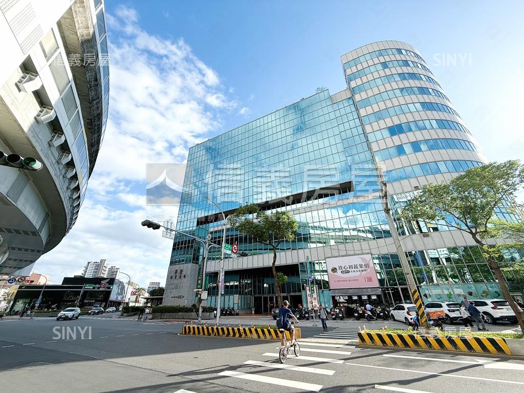 ＳＲＣ捷運華隆經貿附車位房屋室內格局與周邊環境
