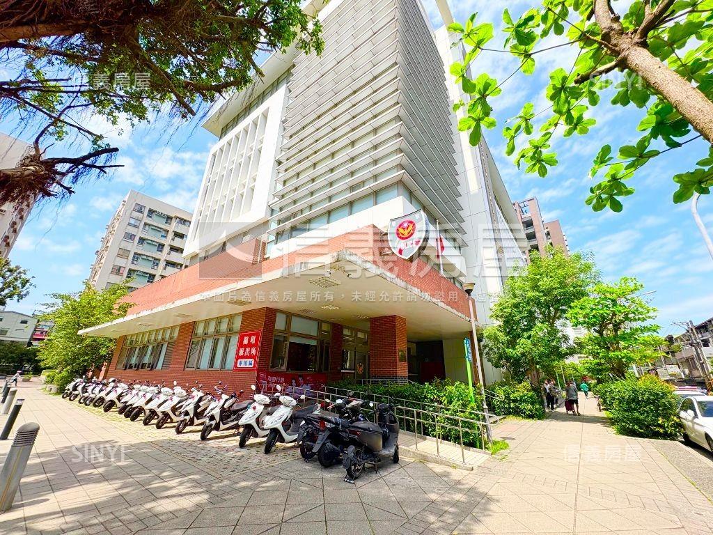 ＳＲＣ華隆經貿附車位房屋室內格局與周邊環境