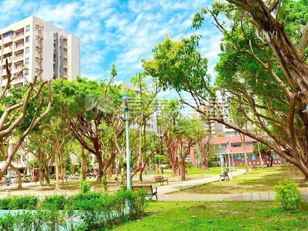 ＳＲＣ華隆經貿附車位房屋室內格局與周邊環境