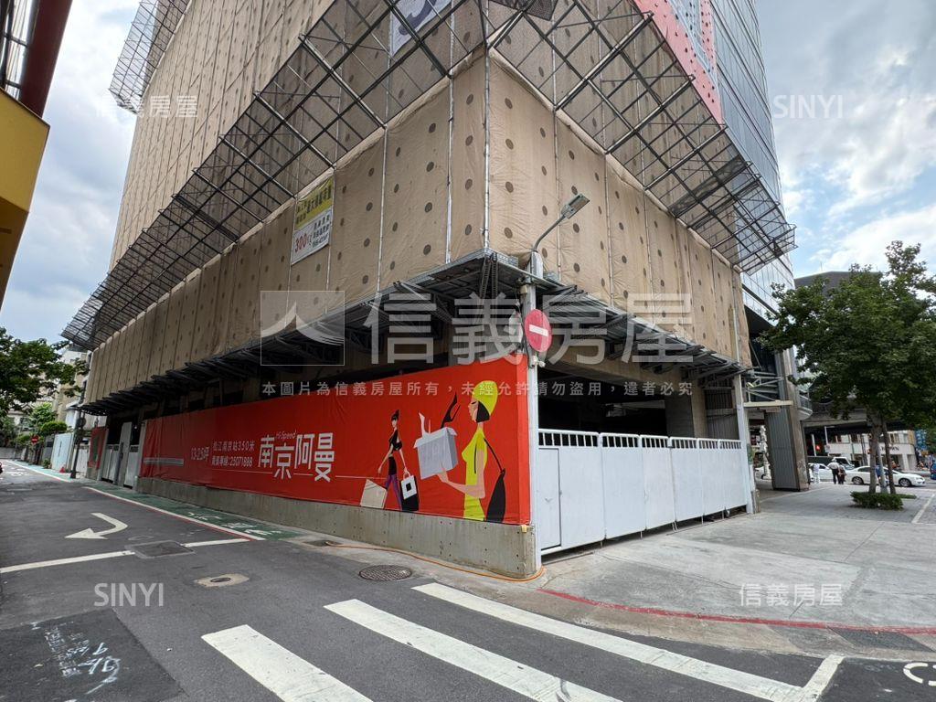 南京阿曼邊間高樓２房車位房屋室內格局與周邊環境