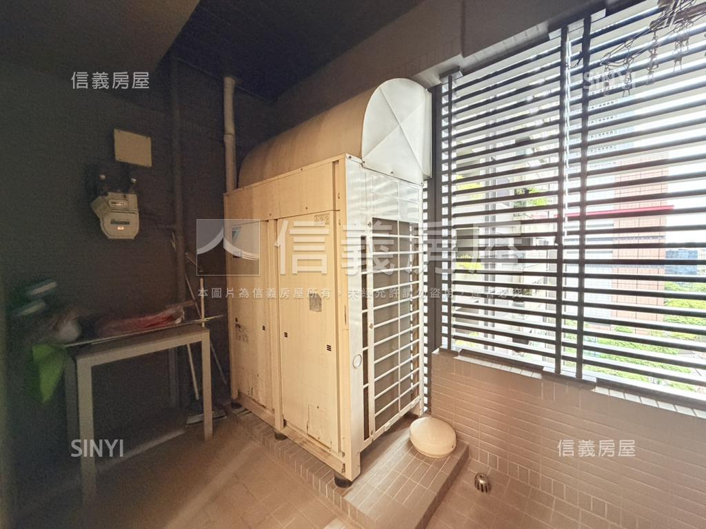 由鉅大謙精裝豪邸３平車房屋室內格局與周邊環境