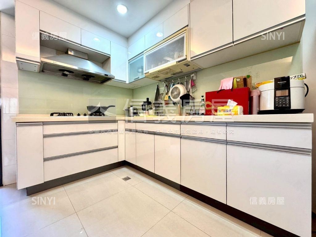 北屯次頂樓三房平車房屋室內格局與周邊環境