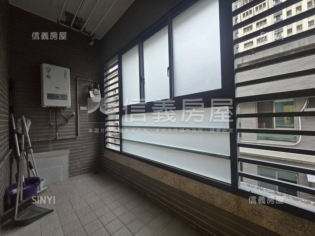 農十六紐約大三房車位房屋室內格局與周邊環境