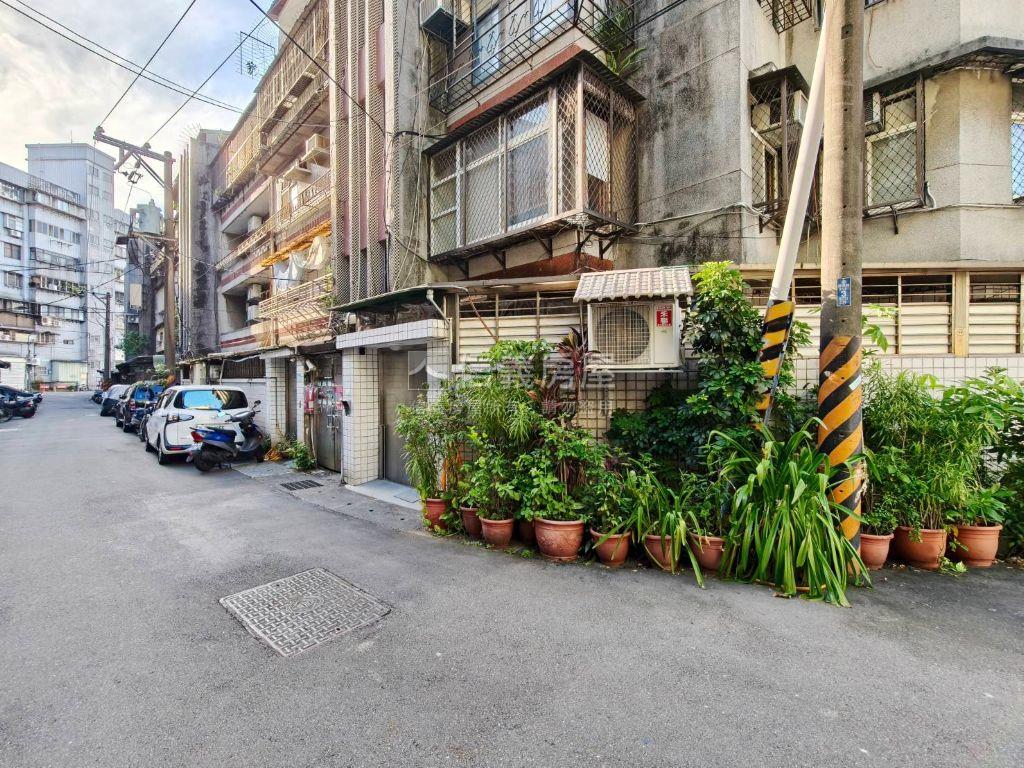 捷運靜巷邊間一樓房屋室內格局與周邊環境