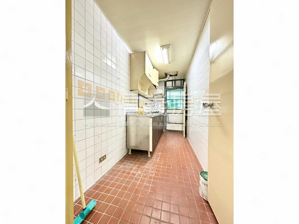 民享國泰邊間採光三樓房屋室內格局與周邊環境