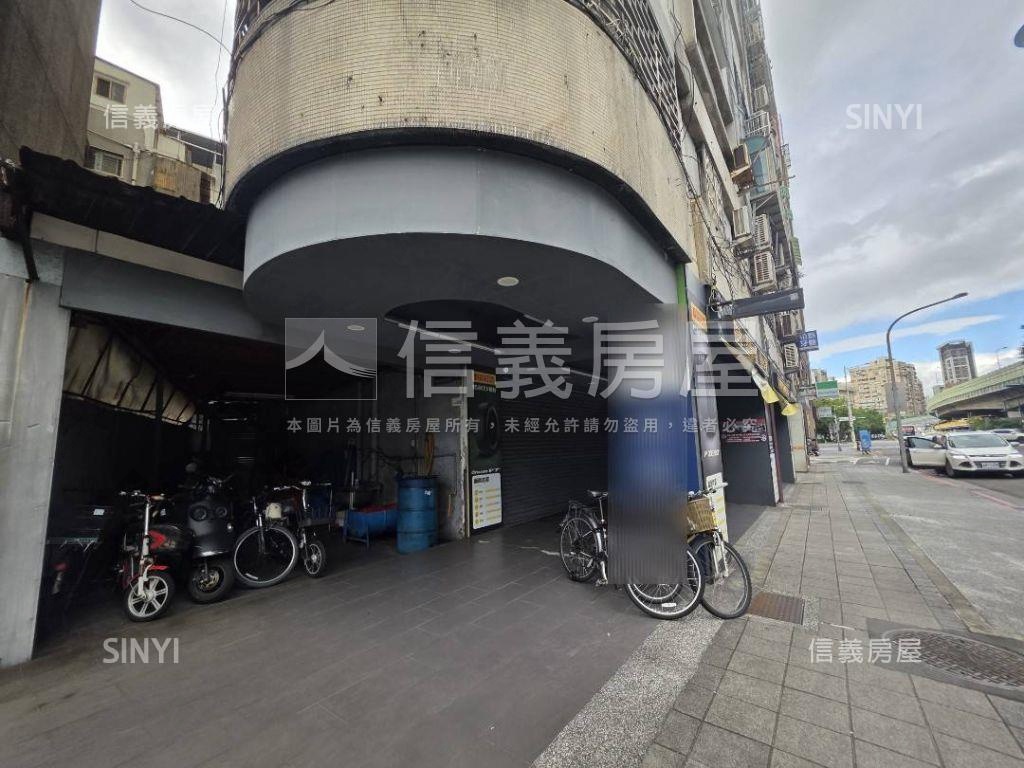 忠孝新生｜商業區寬店面房屋室內格局與周邊環境