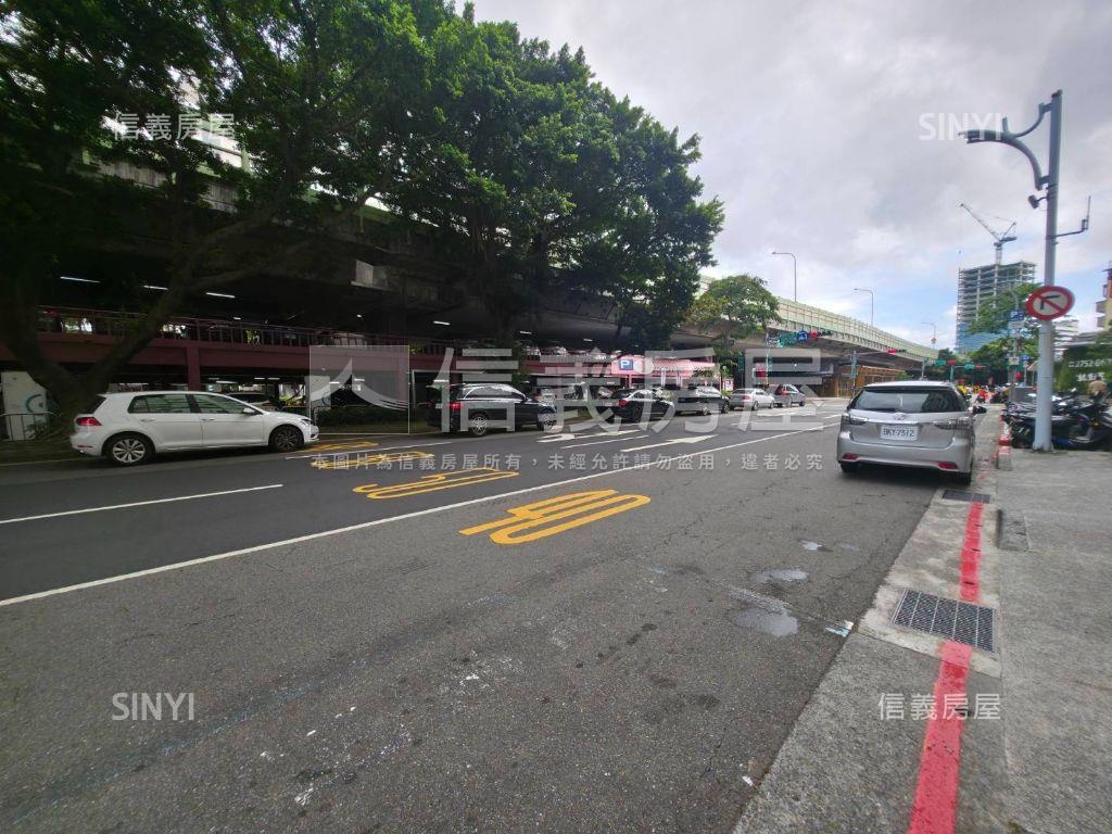 忠孝新生｜商業區寬店面房屋室內格局與周邊環境