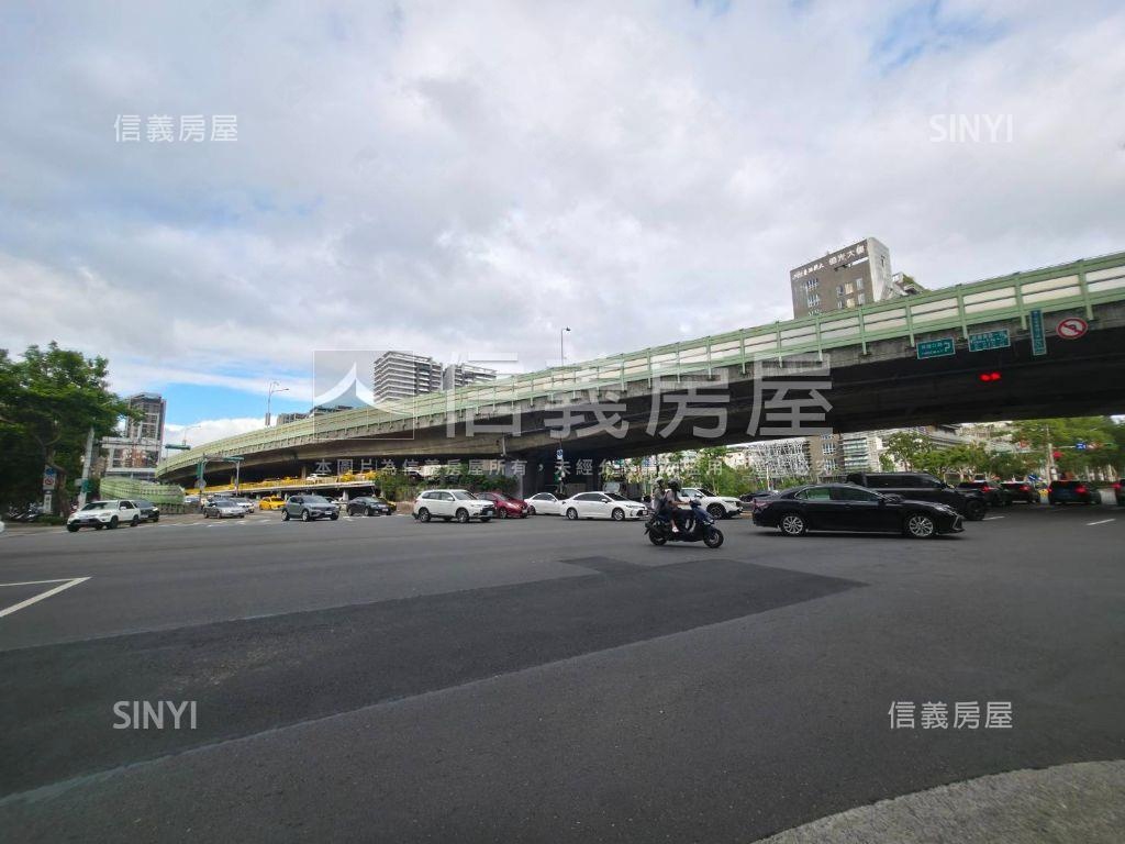 忠孝新生｜商業區寬店面房屋室內格局與周邊環境