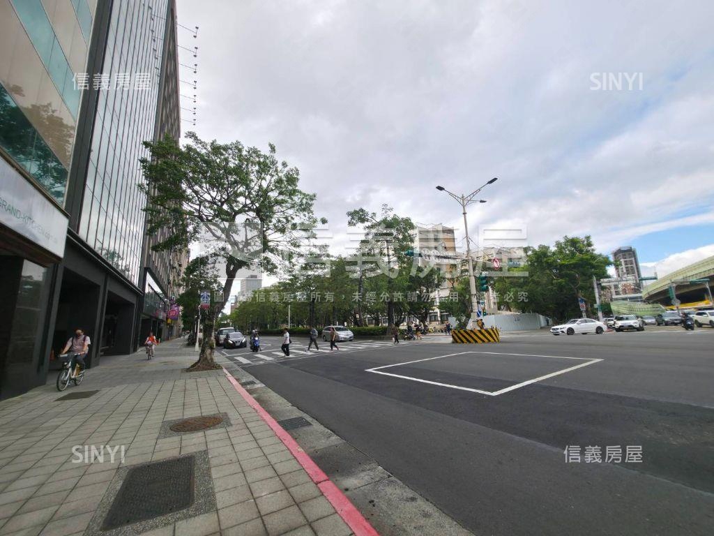 忠孝新生｜商業區寬店面房屋室內格局與周邊環境